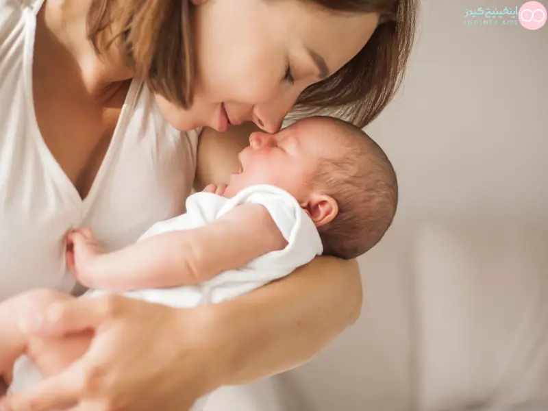 گریه نوزاد به علت نیاز به توجه