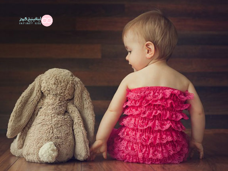 راهنمای کامل نشستن نوزاد: از زمان مناسب تا نکات کلیدی برای والدین